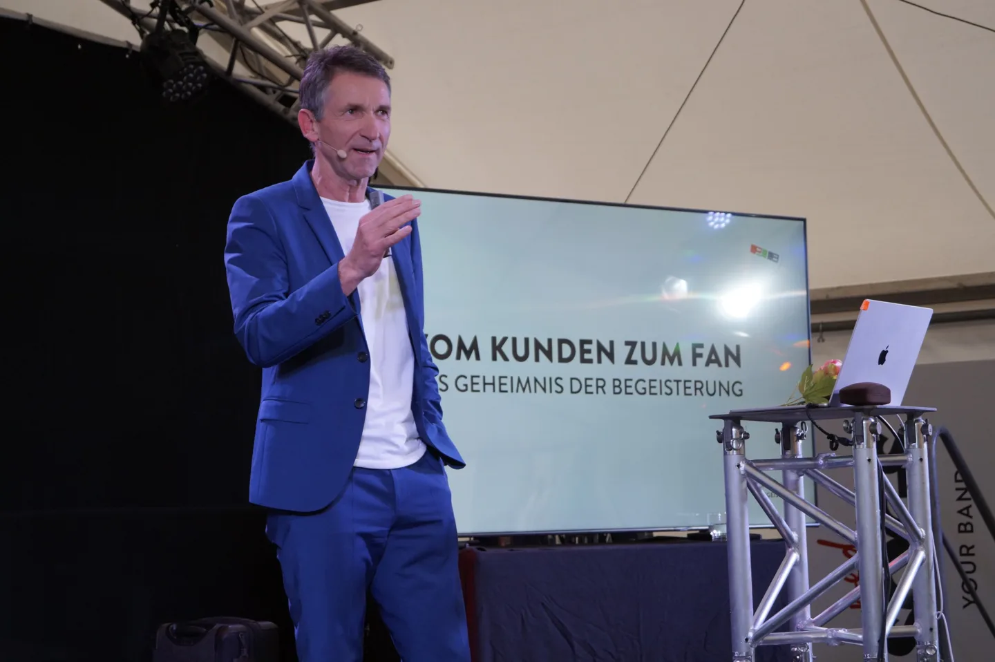 Paul Johannes Baumgartner bei seinem Vortrag
