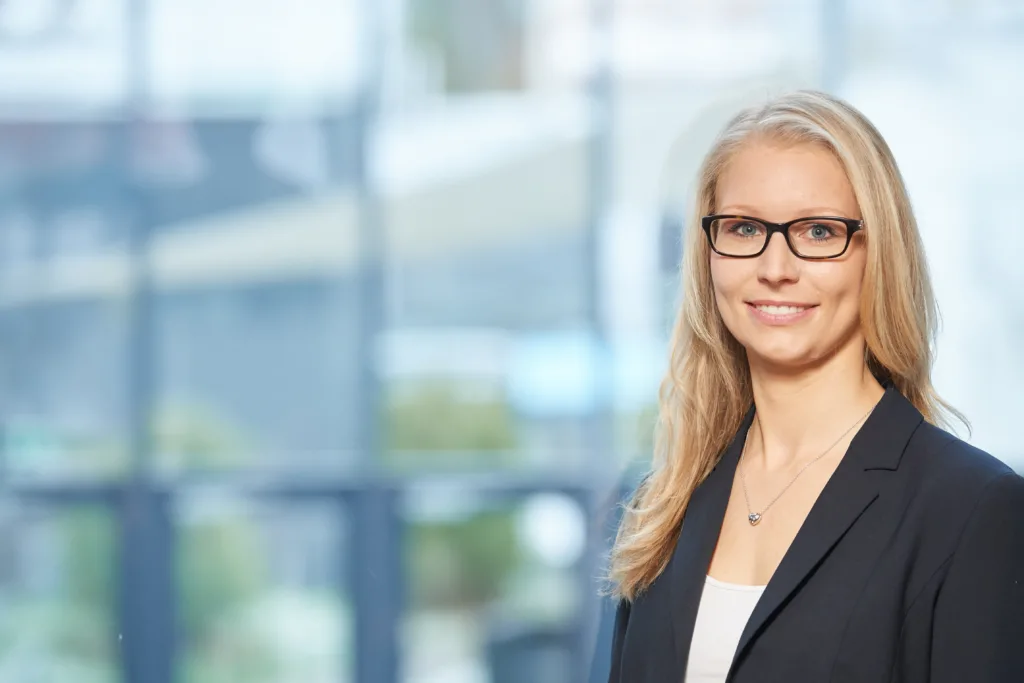 Portraitaufnahme der TeleSys Geschäftsführerin Katharina Schmaus