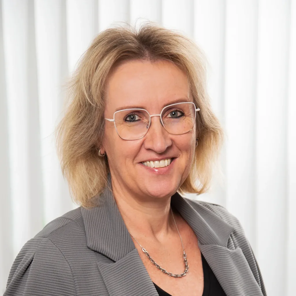 Portrait der TeleSys Mitarbeiterin Frau Loßkarn